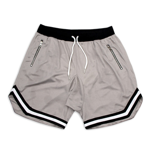 Shorts gris pour hommes avec ceinture noire et poches zippées, fermeture à cordon, style décontracté et sportif, tissu polyester à séchage rapide - Product Image 1