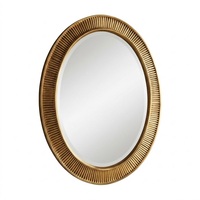 Gerippter ovaler Wandspiegel im Cross-Border-Design, traditionell gefertigt in antikem Messing-Finish für den Innenbereich.