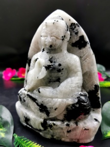 Buda de Piedra Lunar - talla artesanal del Señor Buda sereno y en meditación - Product Image 2