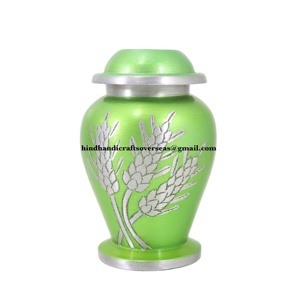 Urne funéraire artisanale en céramique verte de style antique, petite urne commémorative, prix de gros par un fabricant indien - Product Image 1