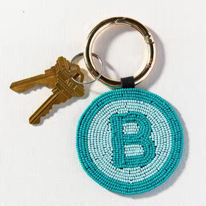 Llavero bordado con motivos coloridos, cuentas y anilla para llaves, de la India, con un hermoso diseño moderno para accesorios de moda. - Product Image 1