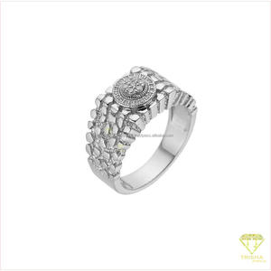 Bague en moissanite avec design médaillon audacieux en argent sterling 925 pour bijoux de mode hip-hop haut de gamme - Product Image 3
