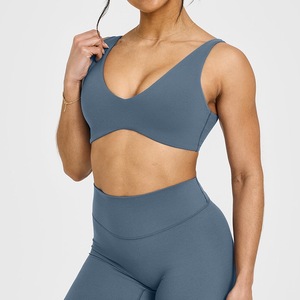 Sujetador deportivo sin costuras con cuello redondo y espalda cruzada, soporte medio, para yoga, para mujer, color beige sólido - Product Image 3