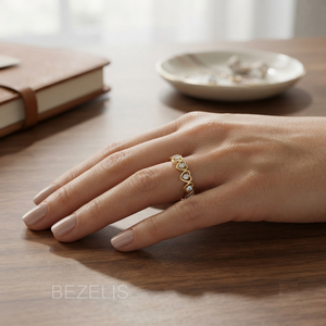 Bague empilable en or rose 14 carats avec diamant de laboratoire en forme de cœur ajouré, éthique et durable - Product Image 5