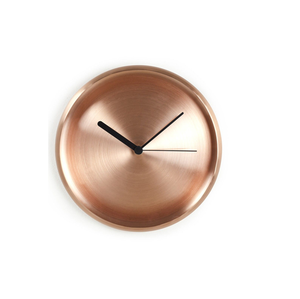 Reloj de Pared Digital de Hierro Minimalista de Lujo, Acabado Metálico Cepillado, Manecillas Negras Elegantes, Diseño Moderno sin Marco para Sala de Estar - Product Image 1