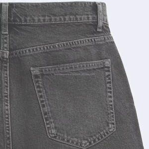 Shorts en jean vintage taille mi-haute pour hommes, style streetwear d'été, confortables et décontractés, conçus par un fabricant pakistanais - Product Image 3