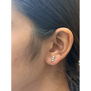 Pendientes de Oro de 14K con Diamantes Cultivados en Laboratorio QUBE STAR, 0.25 Ct, Corte Brillante Redondo de Triple Piedra, Joyería de Lujo para Mujer - Product Image 1