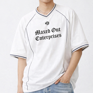 Camiseta Deportiva Unisex de Fútbol Americano con Cuello en V, Logotipo Personalizado, Ribete en Contraste, Fabricante de Ropa al Por Mayor OEM - Product Image 5