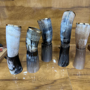 Cuerno para beber vikingo hecho a mano de búfalo genuino con soporte Cuerno de buey de búfalo Venta directa de fábrica del fabricante - Product Image 1