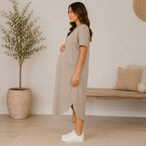 Robe T-shirt de maternité asymétrique avec poches, col rond, coupe ample, longueur mi-mollet, en coton respirant, idéale pour l'été - Product Image 2