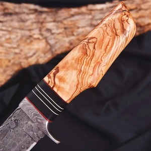 Couteau artisanal sur mesure en acier Damas, manche en bois d'olivier de 13 pouces avec intercalaires en résine et bolster en Damas - Product Image 2