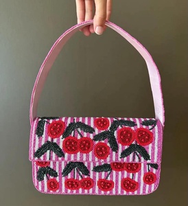 Bolsos de mano con cuentas de cereza rosa, bolso de noche artesanal - Product Image 1