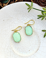 SOUMYA CREATIONS Boucles d'oreilles pendantes géométriques en laiton plaqué or, avec cristaux vert menthe facettés sertis clos, style classique et tendance