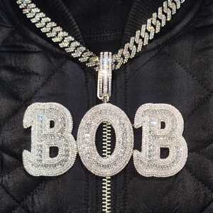 Colgante Personalizado con Letra en Plata de Ley 925 con Incrustaciones de Diamantes Moissanite VVS, Estilo Hip Hop Brillante para Uso Unisex - Product Image 5