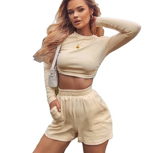 Top chaleco y pantalones cortos de dos piezas pantalones de logotipo personalizado de verano 2022 llegada ropa de mujeres activas entrenamiento 2 PC Set - Product Image 3