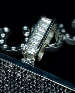 Pendentif personnalisé en moissanite VVS sertie de diamants, style hip-hop pour homme, avec initiale ou numéro - Product Image 3