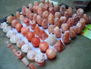 โคมไฟเกลือหิมาลัยธรรมชาติคุณภาพสูงขัดด้วยมือ USB โคมไฟรูปดวงจันทร์คริสตัลสำหรับกลางคืนแกะสลักความรักสไตล์การเดินเรือ - Product Image 5