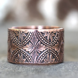 Bague magnétique en cuivre unisexe, bijou traditionnel ayurvédique de guérison, avec motif tressé en fil et bordure plaquée - Product Image 6