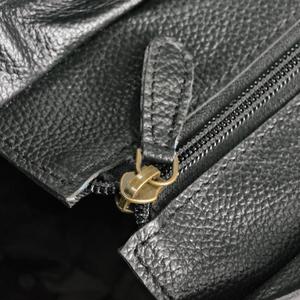 Sac fourre-tout vintage en cuir véritable noir avec embossage floral, deux poignées, bandoulière, utilisation quotidienne toutes saisons - Product Image 5