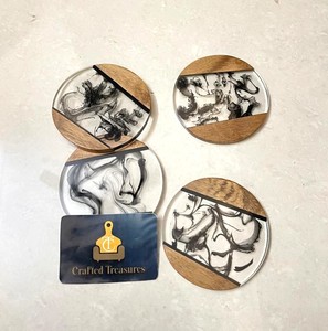 Ensemble de dessous-de-verre en résine époxy et bois, design tendance, personnalisé pour le petit-déjeuner, la vaisselle, le café et le vin - Product Image 4