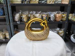Sac à main en métal orné de strass fait main pour femmes avec chaîne détachable |   Sac à main de soirée |   Sac à main de mariée |   FAIZA CRAFT - Product Image 6