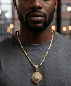 Pendentif Croix Hip Hop de Luxe Personnalisé en Moissanite Sertie de Pierres, Fabriqué en Argent, Or 10K, 14K ou Acier Inoxydable Doré - Product Image 3