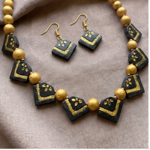 Ensemble collier et boucles d'oreilles en céramique noire dorée, perles moulées, bijoux floraux KOTTRAVAI, accessoire cadeau - Product Image 6
