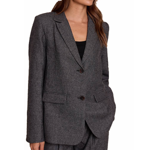 Blazer sur mesure pour femme à carreaux écossais, manches longues, revers cranté, deux boutons, poches, costume de bureau, fabricant OEM/ODM en gros - Product Image 1