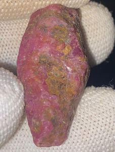 พลอยทับทิมดิบธรรมชาติจากเคนยา เหมืองเฟโมส จอห์น โซล น้ำหนัก 74.40 กะรัต - Product Image 2