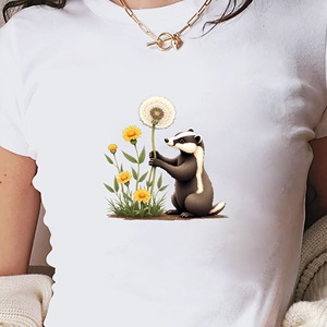 Badger with Dandelion Camiseta corta de moda para mujer - Product Image 1