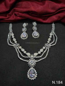 Collier clouté classique en forme de diamant américain plaqué argent et design étoile avec ensemble de bijoux de boucles d'oreilles assorties pour les femmes - Product Image 5