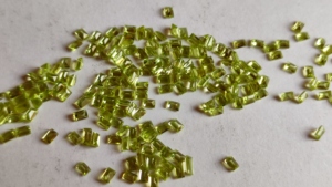 Lote de Gemas Sintéticas de Peridoto al por Mayor, Corte Esmeralda Octogonal Facetado de 9x11 mm, Calidad AAA - Product Image 5