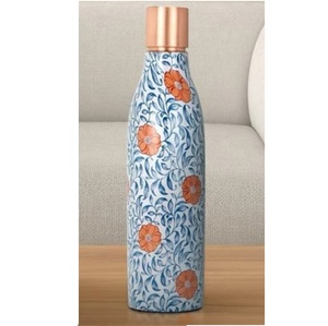 Botella de cobre de diseño delgado para yoga y meditación, ideal para viajes y gimnasio. La mejor botella de agua de cobre a precio de mayoreo por proveedor. - Product Image 6