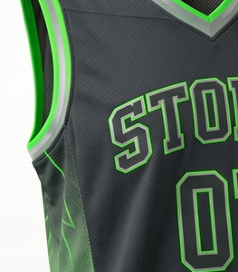 Ensemble de maillot de basket Storm noir et vert, sublimé, col en V, sans manches, short à cordon, évacuation de l'humidité, coupe athlétique, adulte - Product Image 4
