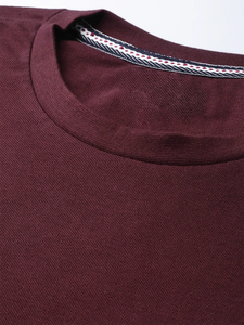เสื้อยืดแขนยาวผู้ชายสีพื้น คอโอ ทรงปกติ ผ้าฝ้าย 100% ดีไซน์ถักลำลอง พร้อมโลโก้ด้านหน้า รุ่นใหม่ปี 2026 - Product Image 6