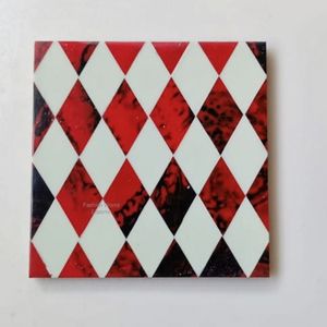 Posavasos con incrustaciones de resina roja, elegantes detalles metálicos y epoxi para decoración de mesa de hogares modernos y accesorios, alfombrillas y almohadillas - Product Image 1