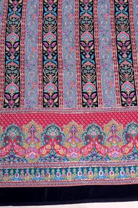 Tissu imprimé à rayures florales noires avec bordure décorative pour la confection de robes Kurti, tissu pour vêtements ethniques. - Product Image 3