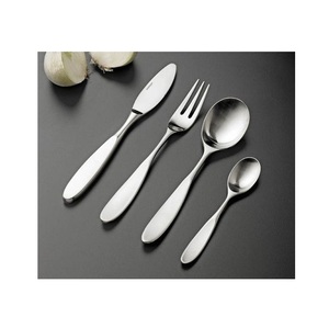 Couverts en métal de luxe pour une présentation raffinée, conçus pour refléter une table élégante et un confort au quotidien lors des repas. - Product Image 1