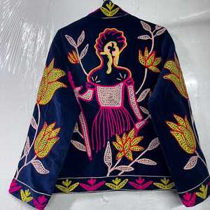 เสื้อแจ็คเก็ตกำมะหยี่ปักลายสวยงามสะดุดตา งานฝีมือประณีต ดีไซน์ลายดอกไม้หลากสีสันและศิลปะพื้นบ้าน โดดเด่นเป็นเอกลักษณ์ แฟชั่นที่สะท้อนความเป็นตัวคุณ - Product Image 1