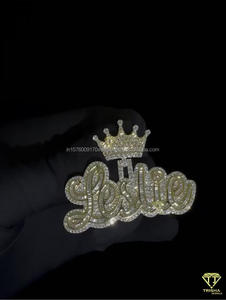 Collier de luxe « Leslie » avec pendentif couronne entièrement serti de diamants de laboratoire pour homme et femme - Product Image 5
