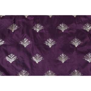 Tela de Satén Malai con Bordado Floral Morado de 58 Pulgadas de Ancho con Lentejuelas Doradas y Cuentas para Confección de Trajes - Product Image 3