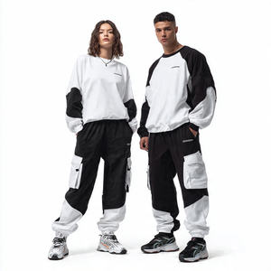 Ensemble de survêtement cargo baggy unisexe pour l'hiver, sweat-shirt à épaules tombantes et pantalon cargo à jambes larges - Product Image 1