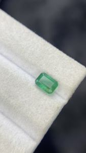 Esmeralda Zambiana Natural Certificada de 7x5 MM, Corte Octogonal, con Buen Brillo, Piedra Preciosa Suelta para Joyería, 1.18 Quilates - Product Image 4