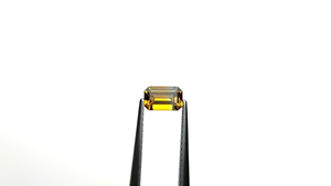 Diamant jaune fantaisie taille émeraude synthétique pour la fabrication de bijoux JURA JEWELS D005 Certifié IGI - Product Image 5