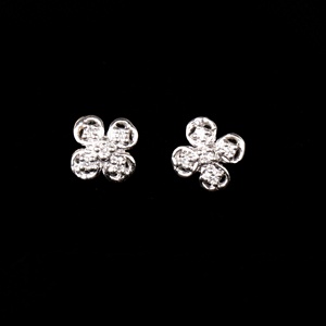 ต่างหูเพชรแท้ทรงโคลเวอร์ทองคำขาว 14K ขายส่ง เครื่องประดับชั้นดี Memoria Jewels - Product Image 4