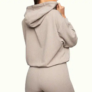Ensemble sweat à capuche et short pour femme de qualité supérieure, service OEM, conception ODM, logo imprimé sur l'ensemble, ensemble sweat à capuche tendance, dernière conception 2026 - Product Image 3