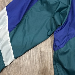 Chaqueta Cortavientos Colorblock Retro Azul Verde Blanco Estilo Urbano para Hombre con Cierre de Cremallera y Resistente al Agua - Product Image 5