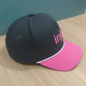 Casquettes de golf 5 panneaux personnalisées OEM avec broderie plate, visière pré-courbée structurée, ODM, faible MOQ, usine de casquettes - Product Image 4
