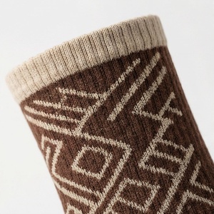 Chaussettes pour hommes à motif géométrique, tricotées en laine et nylon, respirantes, pour un usage quotidien en automne, style classique - Product Image 4