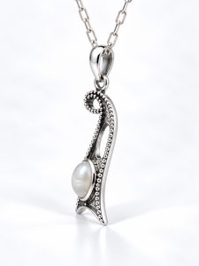 Elegante Colgante de Plata de Ley 925 con Perla Blanca y Acabado Antiguo, Joyería Artística de Diseño, Proveedor Mayorista - Product Image 3